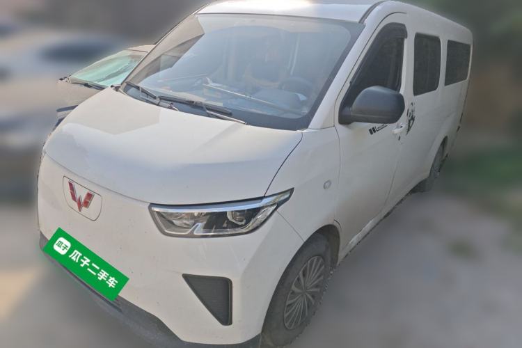 Used Wuling Yangguang 2024 300KM Comfort Version Passenger Van 75kW