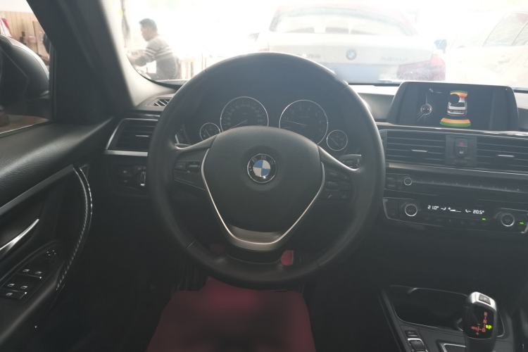 Used BMW 3 Series 2016 320Li Ambition Model
