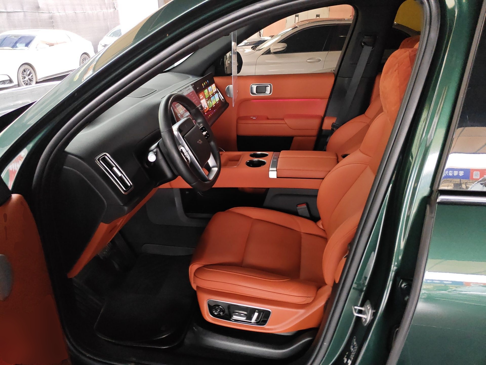 المقاعد الأمامية داخل السيارة