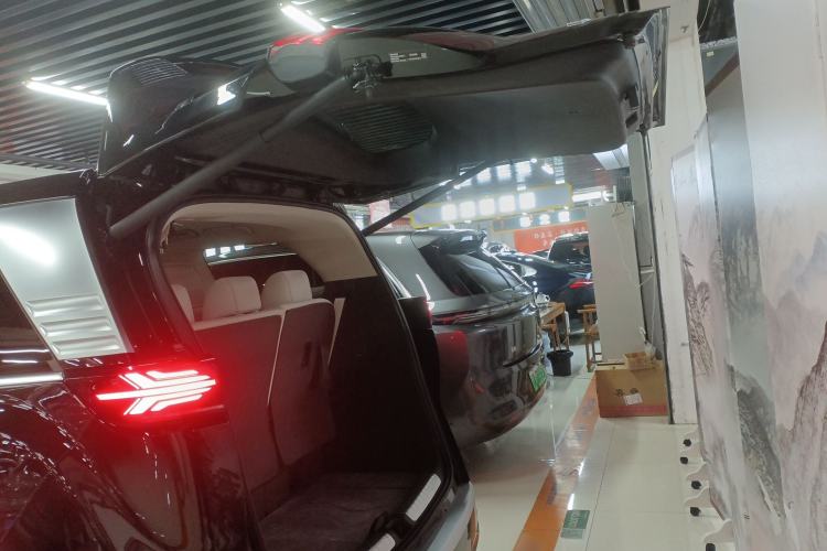 Used Denza D9 2024 DM-i 980 Four-Wheel Drive Flagship Model
