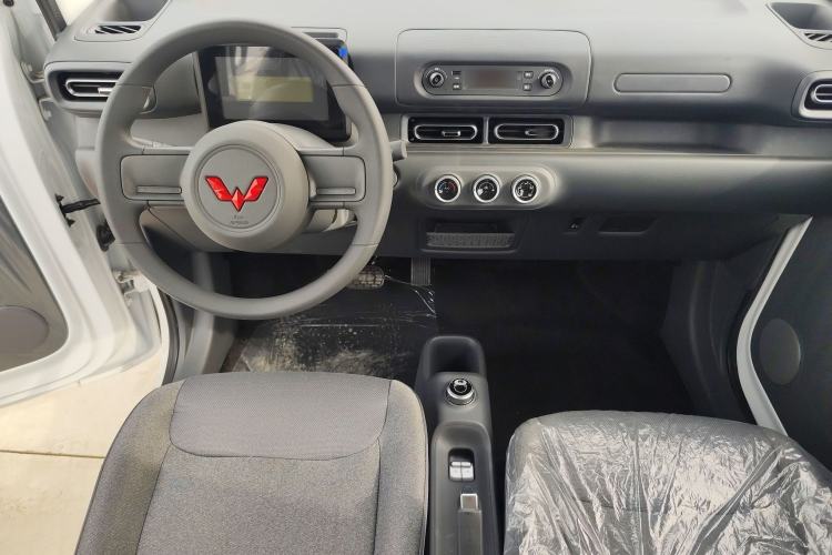 Used Wuling Zhiguang New Energy 2025 Standard Model Center Console