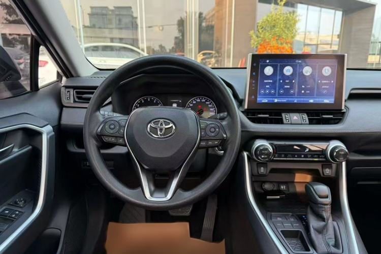 Used Toyota Wildlander 2020 2.0L CVT Two-Wheel Drive Luxury Edition Interior 5