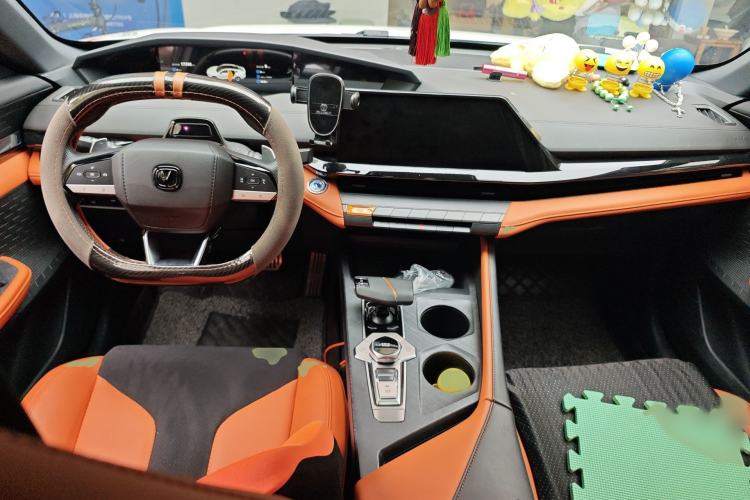 Used CHANGAN UNI-V 2023 1.5T Sport Edition Interior 2