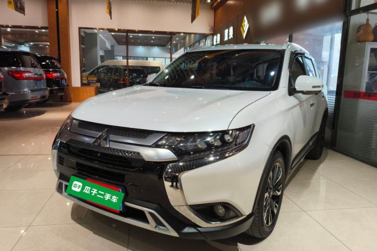 Used Mitsubishi Outlander 2019 2.4L 4x4 Zhi Xiang Edition 5 Seats China VI Standard