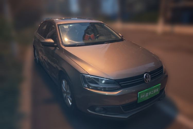 Used Volkswagen Sagitar 2012 1.4TSI Manual Luxury Model Front Right 45 Deg