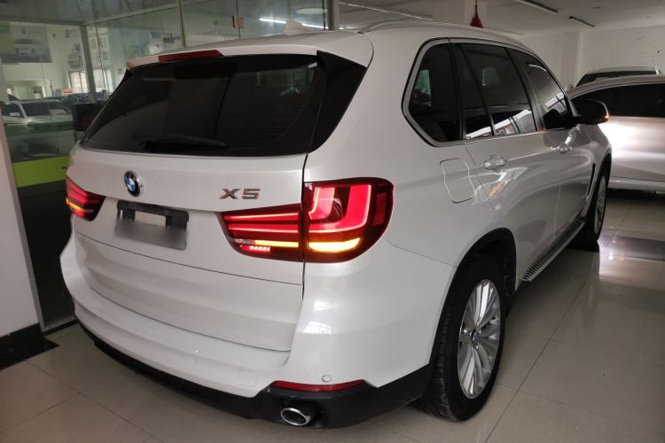 Used BMW X5 2014 xDrive35i Leading Model Rear Right 45 Deg