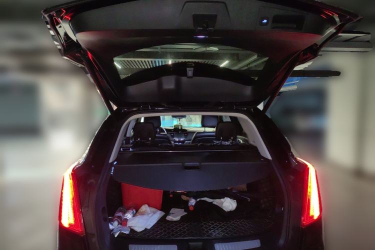 Used Cadillac XT5 2018 25T Luxury Model Trunk