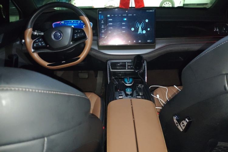 Used BYD Tang New Energy 2023 DM-i Champion Edition 112KM Prestige Model Center Console