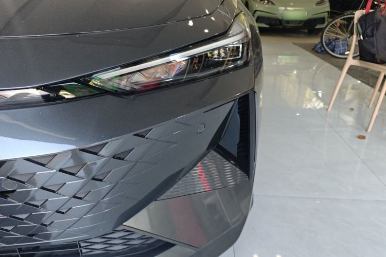 Used CHANGAN UNI-V iDD 2024 Blue Whale Smart Electric iDD 136km Luxury Model
