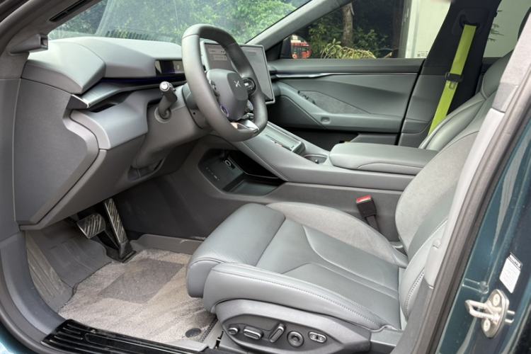 Used XPeng P7 2025 Model—820 Ultra Long Range Ultra Interior 3