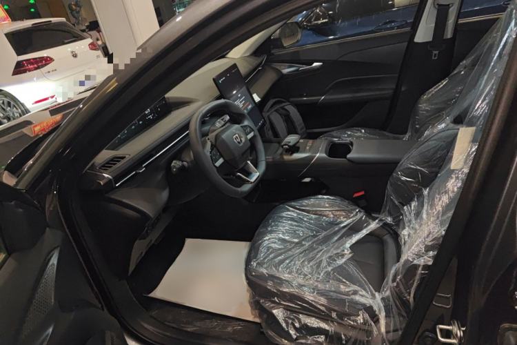 Used CHANGAN Eado 2025 Blue Whale 1.5T 500Bar Prestige Model
