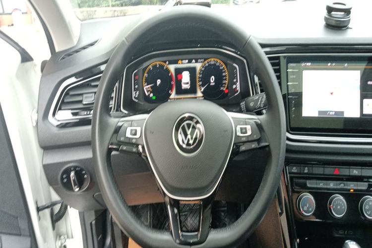 Used Volkswagen T-ROC 2022 280TSI DSG Two-Wheel Drive Comfort PLUS Steering Wheel