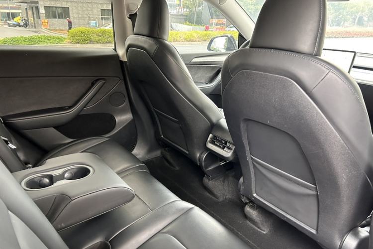 Used Tesla Model Y 2023 Long-Range All-Wheel-Drive Version