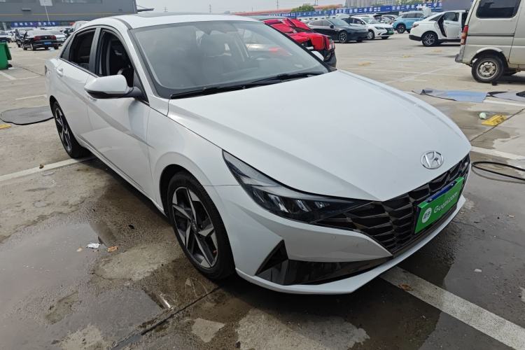 Used Hyundai Elantra 2022 1.5L CVT LUX Prestige Edition Front Right 45 Deg