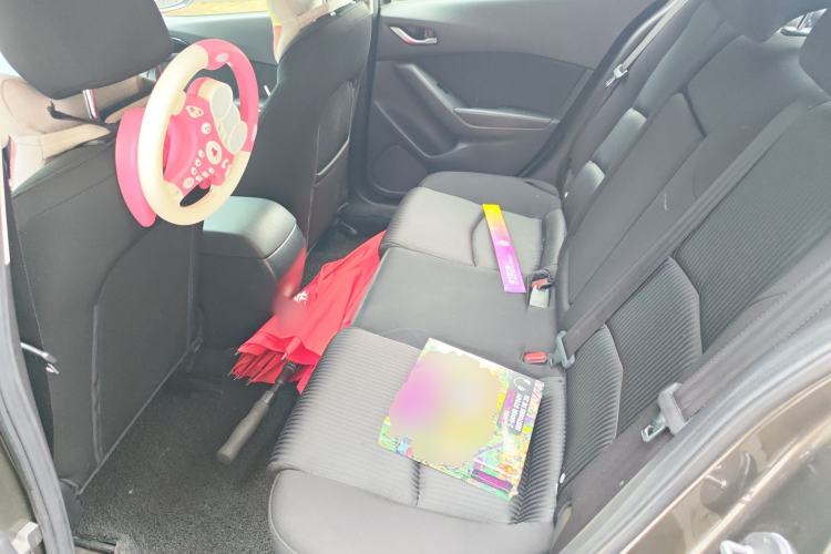 Used Mazda 3 Axela 2014 Sedan 1.5L Automatic Comfort Model