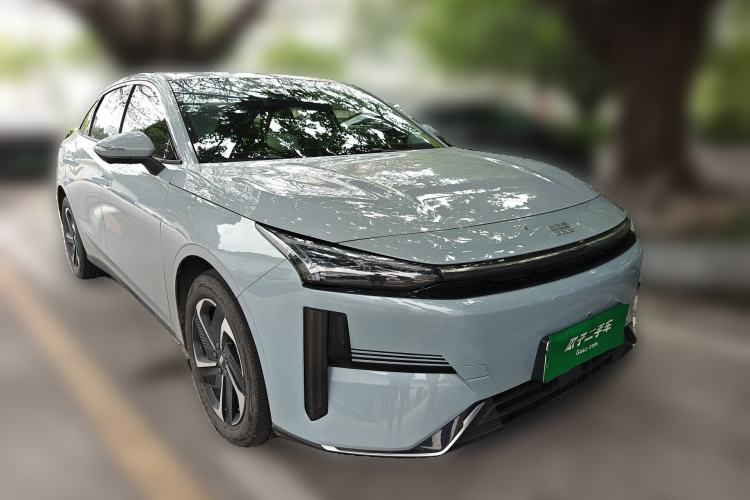 Used Geely Galaxy L6 2024 60km PLUS Dragon Edition Front Right 45 Deg