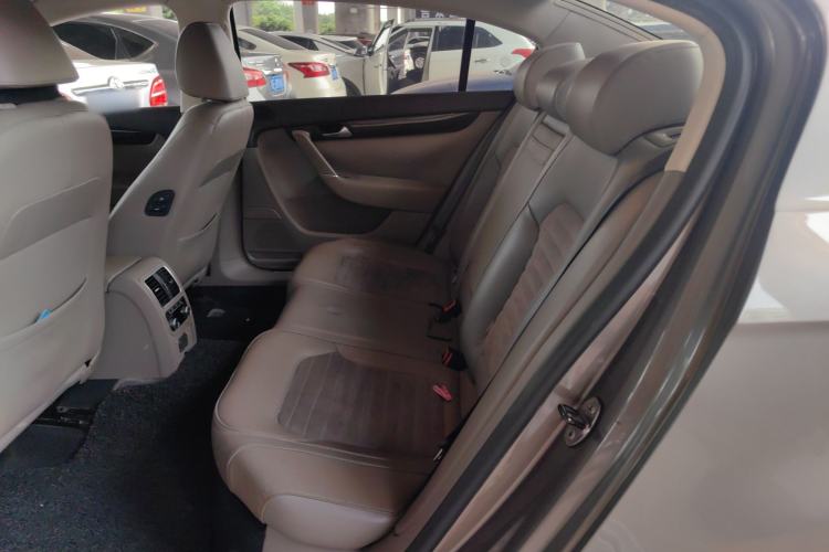 Used Volkswagen Magotan 2012 2.0 TSI Prestige Edition Left Rear Seat