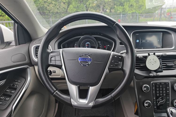 Used Volvo V40 2016 T3 Zhiyi Edition