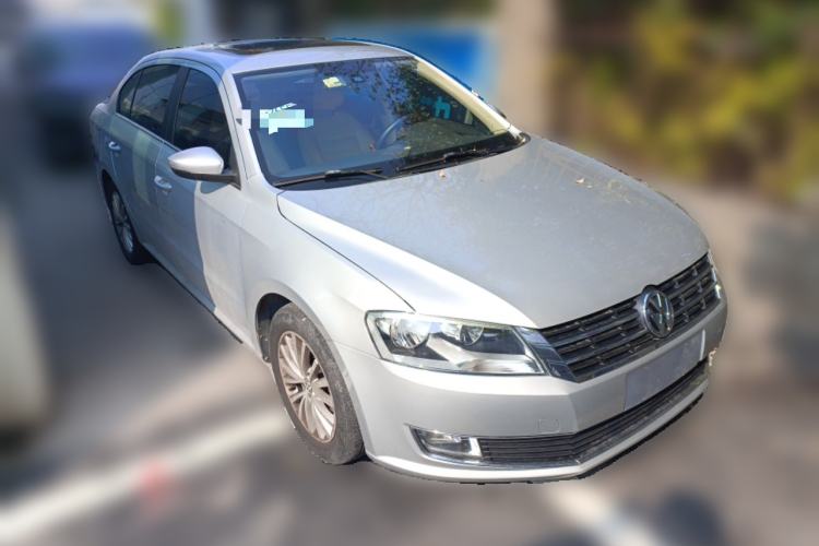 Used Volkswagen Lavida 2013 1.4TSI DSG Luxury Edition Front Right 45 Deg