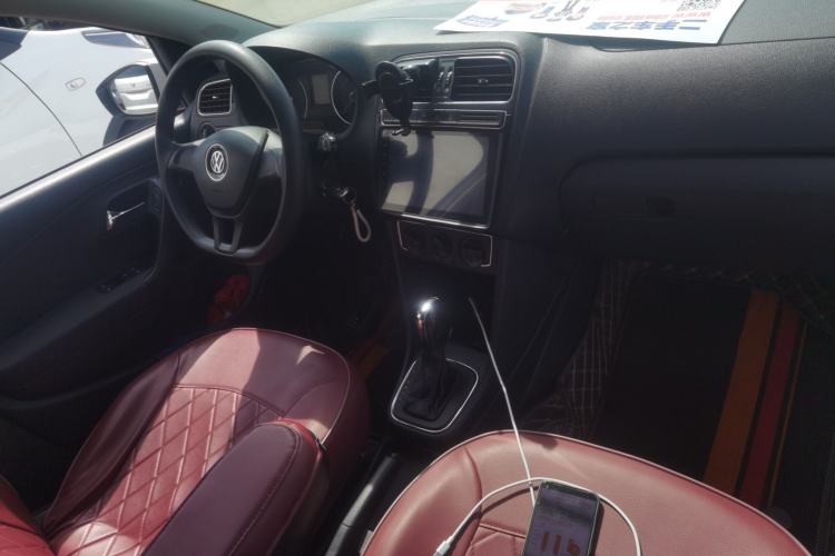 Used Volkswagen Polo 2014 1.6L Automatic Comfort Edition Center Console