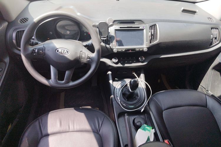 Used Kia Sportage R 2012 2.0L Manual Two-Wheel Drive GL Trim Center Console