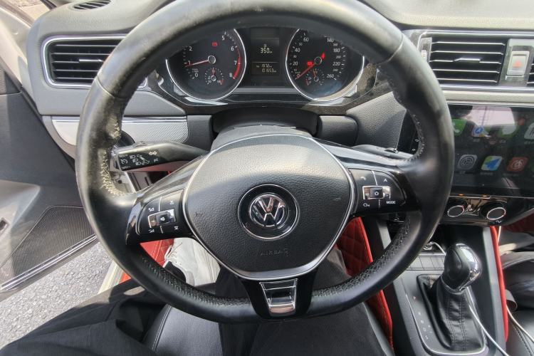 Used Volkswagen Sagitar 2015 230TSI Automatic Comfort Version Steering Wheel