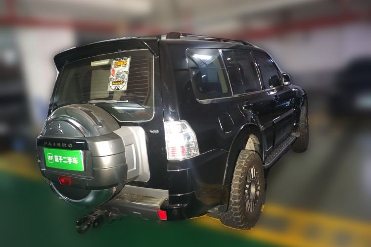 Used Mitsubishi Pajero 2015 3.0L Automatic Luxury Version China V Standard Rear Right 45 Deg