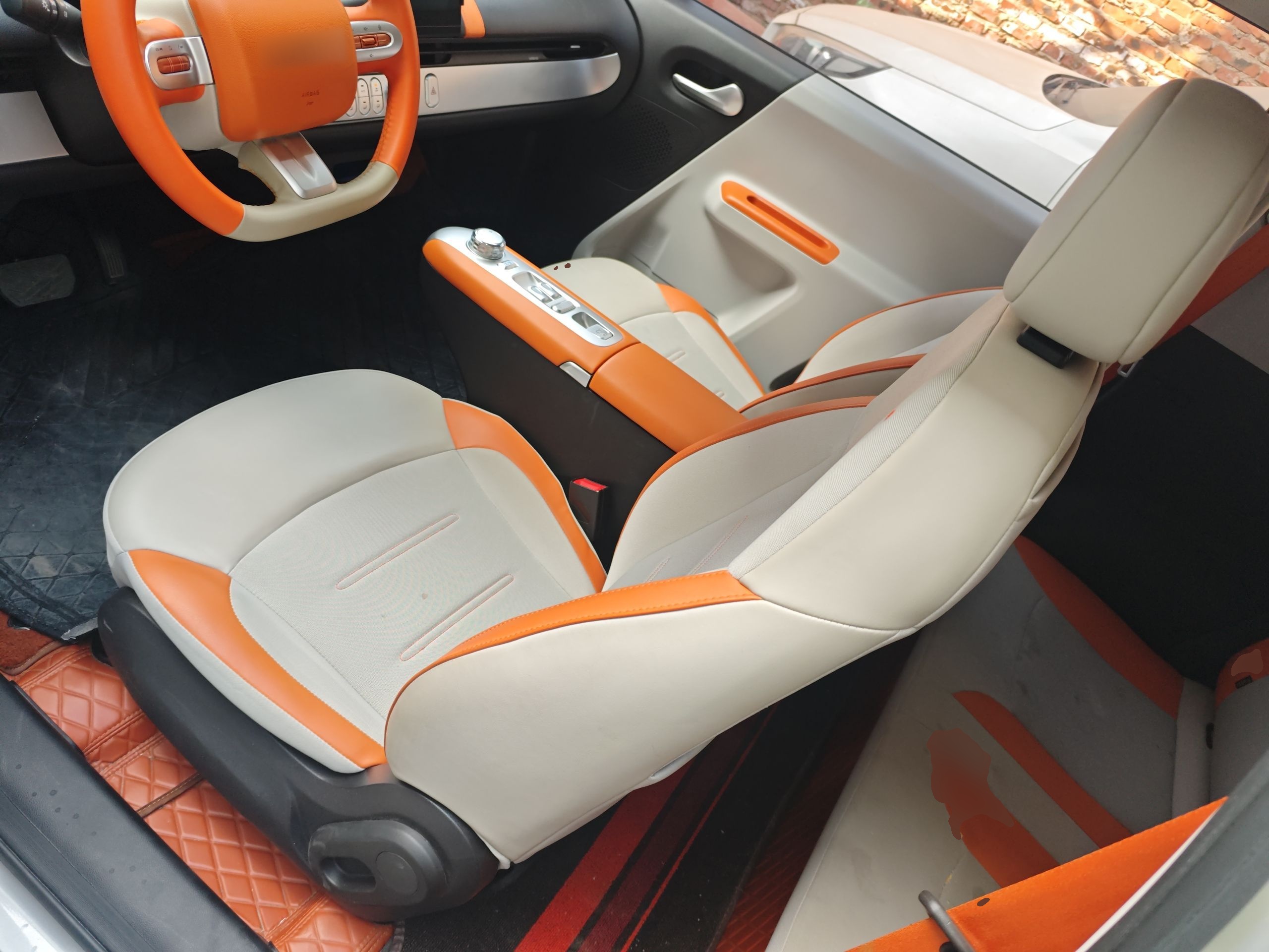 Переднее сиденье в автомобиле