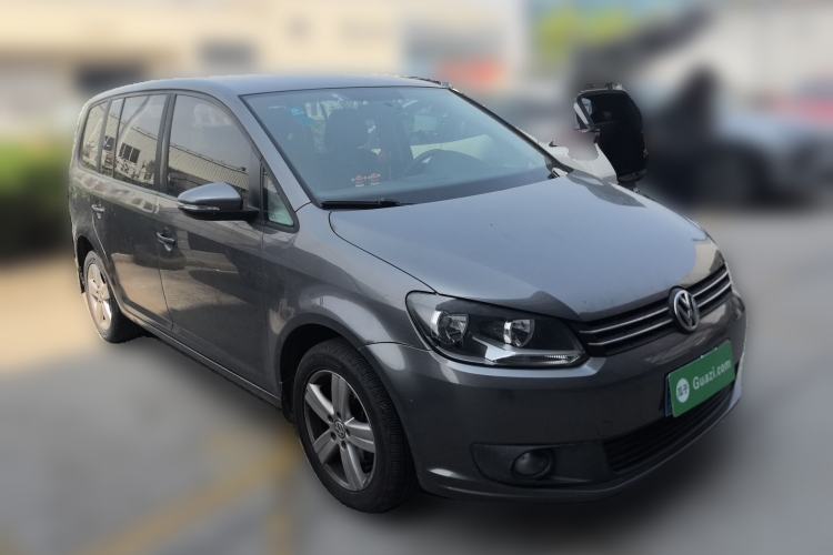 Used Volkswagen Touran 2015 1.4T Manual Fashion Edition 5-Seater Front Right 45 Deg