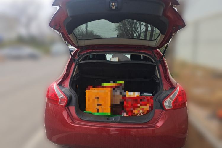 Used Nissan Tiida 2011 1.6L CVT Smart Version Trunk