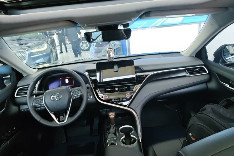 Used Toyota Camry 2023 2.5G Luxury Edition Center Console