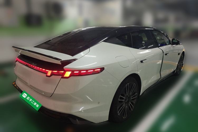 Used Lynk & Co 10 EM-P 2025 Facelifted Model 240 All-Wheel Drive Ultra Exterior 5