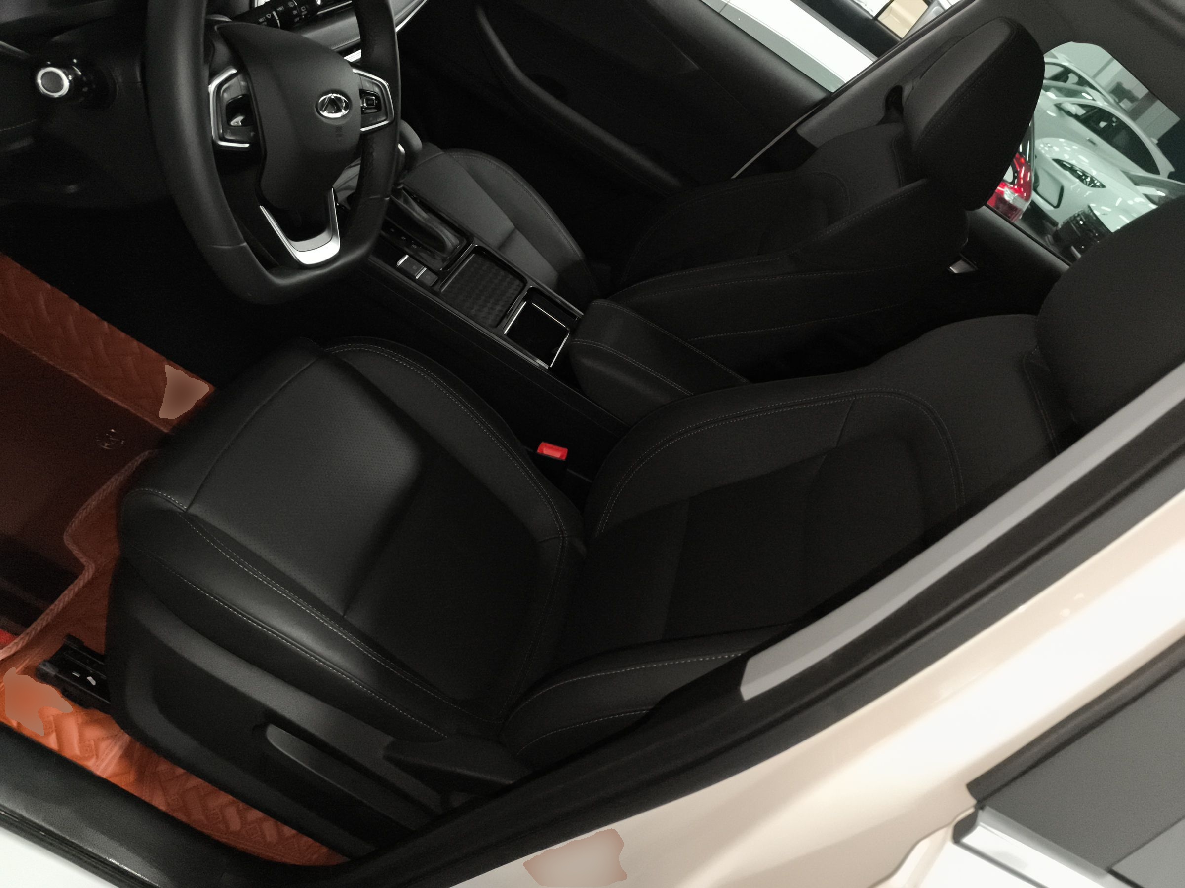 المقاعد الأمامية داخل السيارة