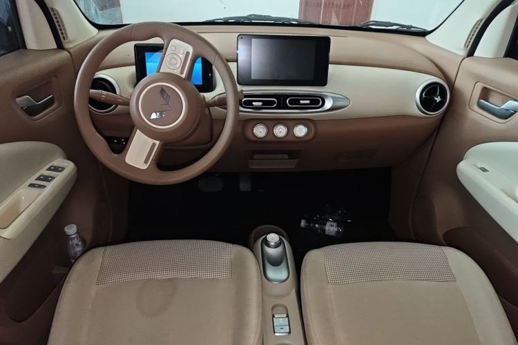 Used Wuling Hongguang MINIEV 2025 Four-Door Version Premium Edition Center Console