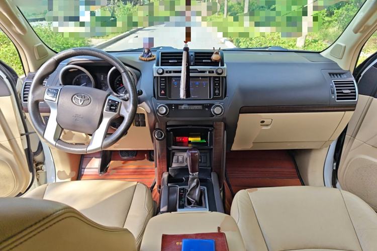 Used Toyota Prado 2016 3.5L Automatic TX-L Center Console