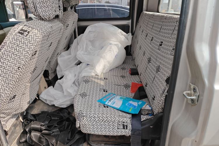 Used CHANGAN KUAYUE Wang X3 2018 1.5L Mid-Range Version Double Cab with Extended Cargo Bed and Dual Rear Wheels – DK15C Left Rear Seat