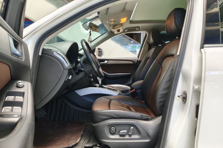 Used Audi Q5 2017 40 TFSI Ambition Edition Interior 2