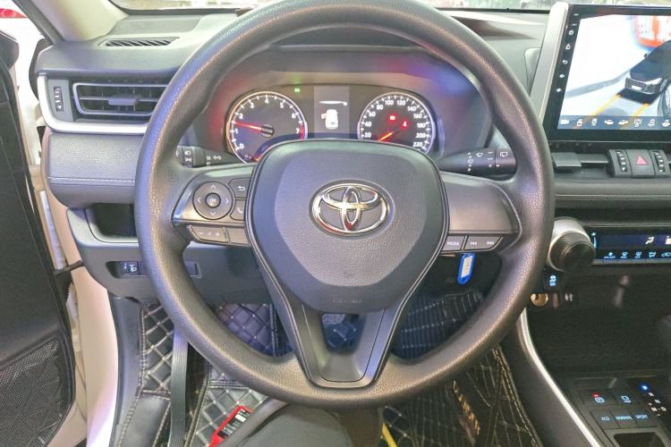 Used Toyota Wildlander 2022 Updated Version 2.0L CVT Two-Wheel Drive Leading Edition
