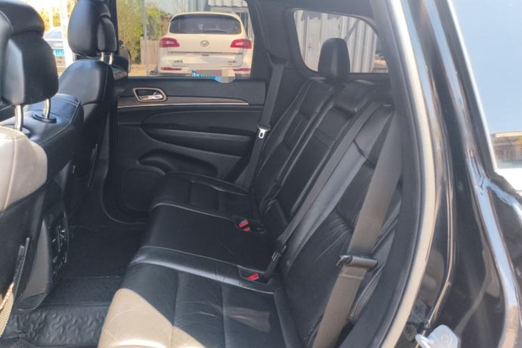 Used Jeep Grand Cherokee 2014 3.0TD Diesel Comfort Navigation Version Left Rear Seat