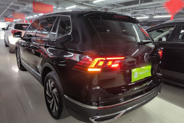 Used Volkswagen Tiguan L 2023 Revised Version 330TSI Automatic Two-Wheel Drive Smart Enjoyment Edition
