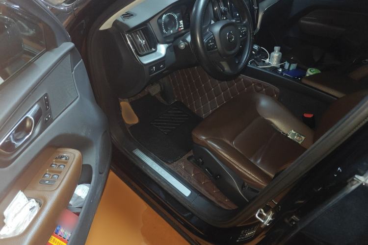 Used Volvo XC60 2019 T5 4x4 Smart Edition China VI Standard