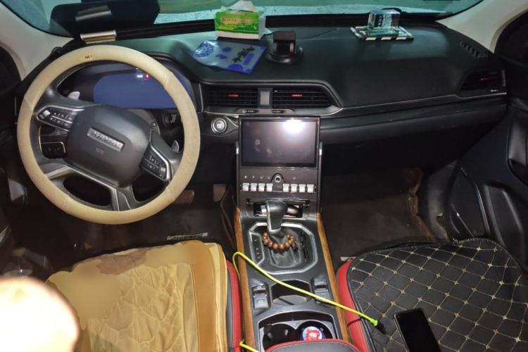 Used Haval H4 2018 Blue Label 1.5 GDIT DCT Fashion Edition Center Console