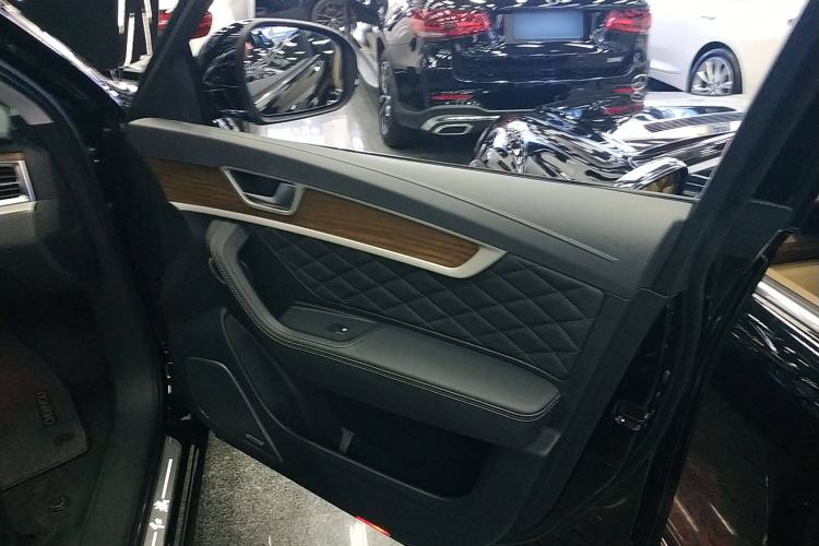 Used Hongqi HS7 2022 3.0T Automatic All-Wheel Drive Smart Connect Flagship Edition 7 Seats
