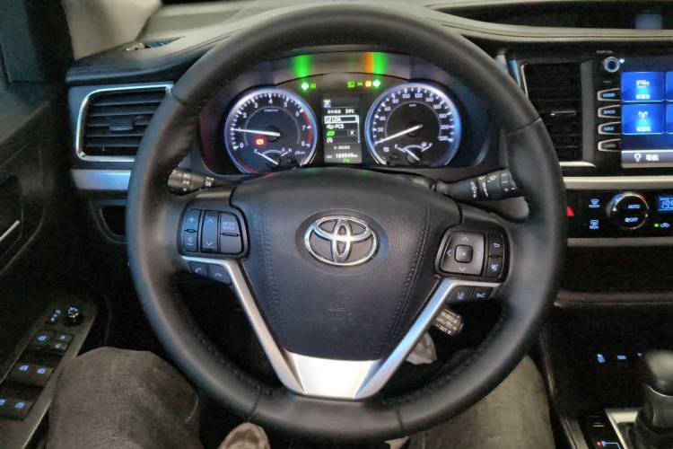 Used Toyota Highlander 2018 2.0T Four-Wheel Drive Luxury Version 7 Seats China VI Standard Steering Wheel