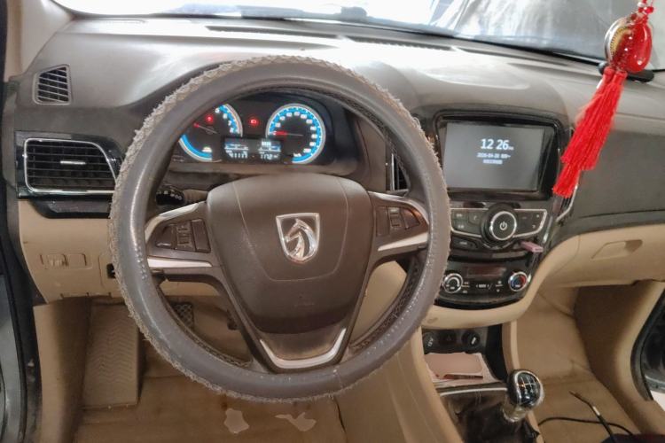 Used Baojun 730 2014 1.5L manual luxury trim 7 seats
