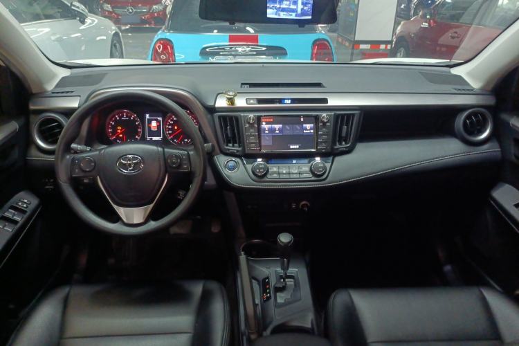 Used Toyota RAV4 2019 2.0L CVT Two-Wheel Drive Fashion X Limited Edition China V Standard
