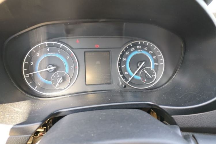 Used Dongfeng Fengon S560 2018 1.8L Manual Urban Model 7 Seats Interior 2