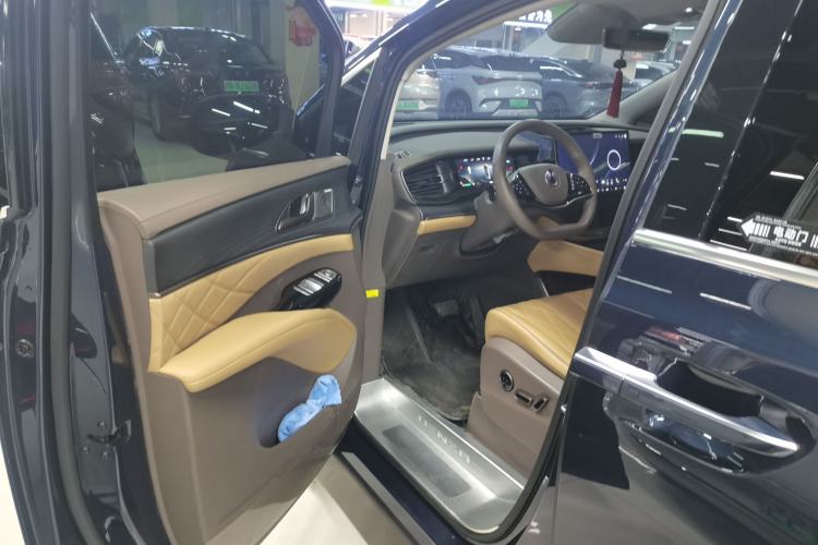 Used Denza D9 2022 DM-i 970 Four-Wheel Drive Prestige Model