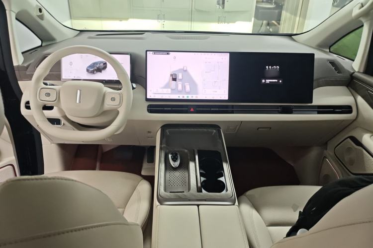 Used Wey Gaoshan 2025 Four-Wheel Drive Alpine 9 Center Console