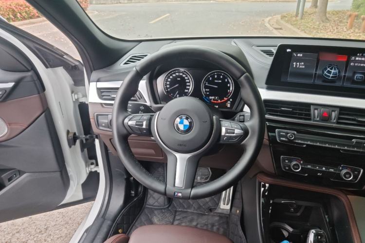 Used BMW X2 2021 Updated xDrive25i Midnight Edition Steering Wheel